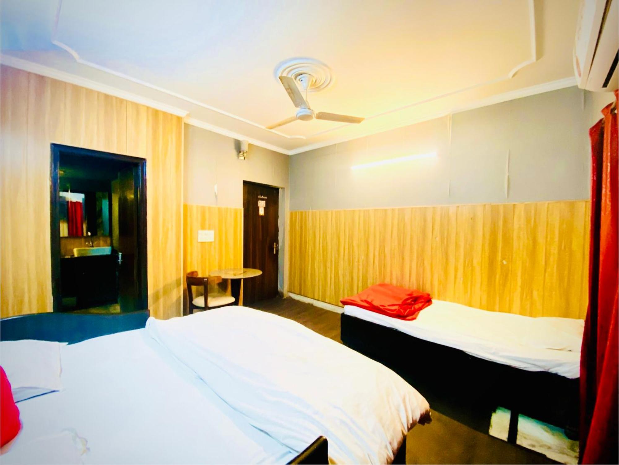 Hotel Osakataj à Agra  Extérieur photo