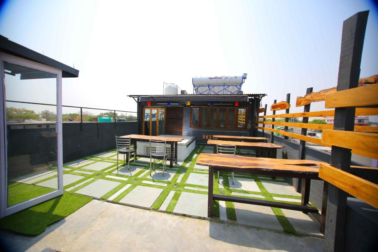 Hotel Osakataj à Agra  Extérieur photo