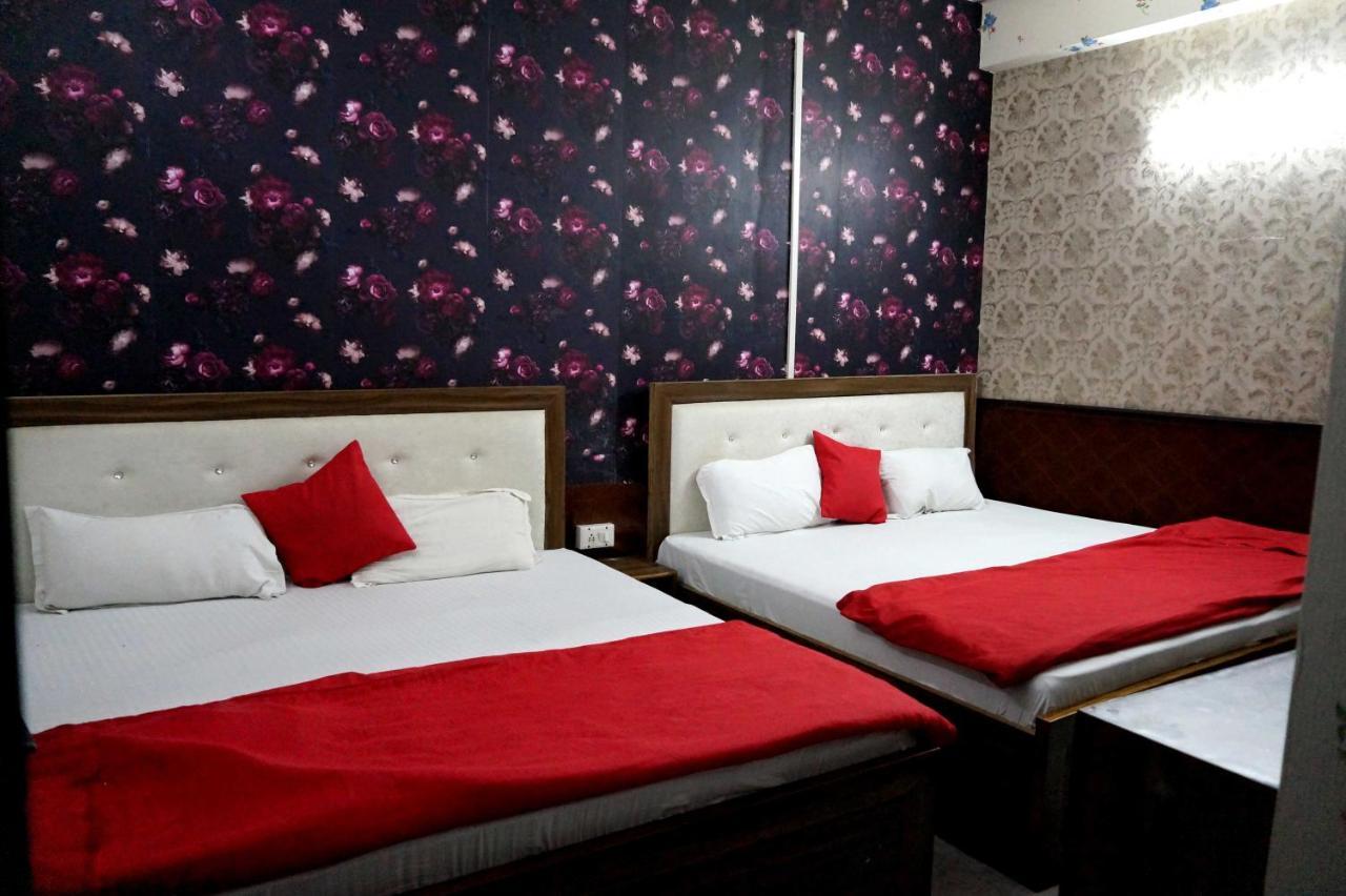 Hotel Osakataj à Agra  Extérieur photo