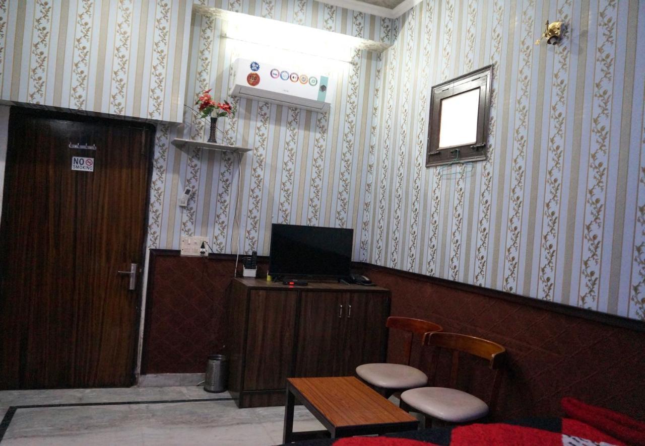 Hotel Osakataj à Agra  Extérieur photo