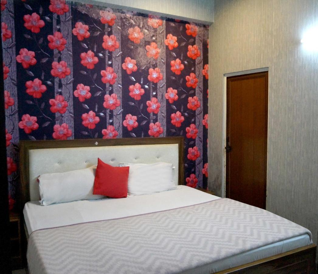 Hotel Osakataj à Agra  Extérieur photo