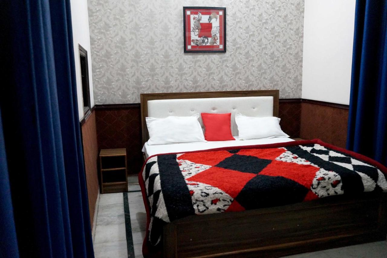 Hotel Osakataj à Agra  Extérieur photo