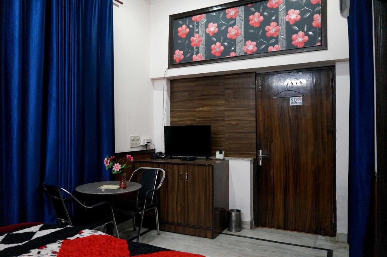 Hotel Osakataj à Agra  Extérieur photo